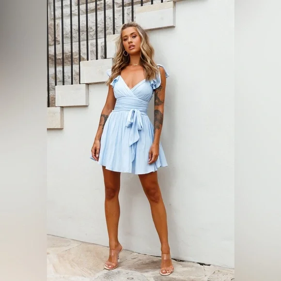 SELFIE LESLIE NWT LOLA RUFFLE SHOULDER RUCHED DRESS - Picture 3 of 9